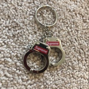 Supreme FW17 Handcuffs Keychain